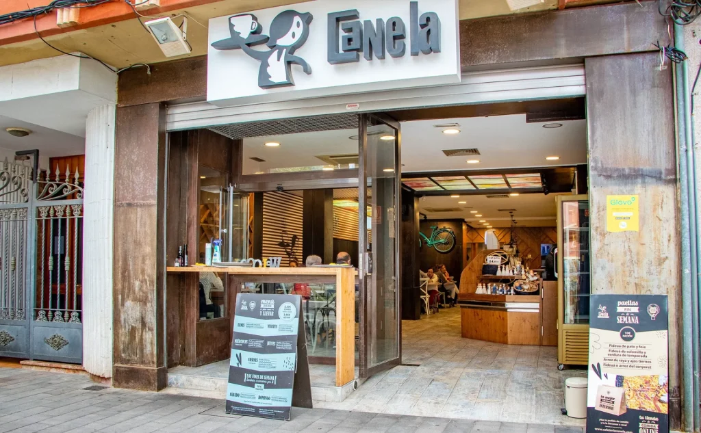 Cafetería Canela, en Plaça Arxiduc Carles (Dénia)