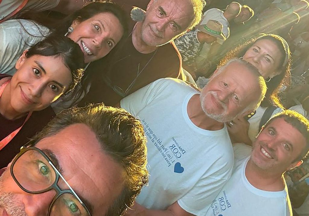 Ferran Adrià y Quique Dacosta con el equipo del D*na Festival, en un selfie